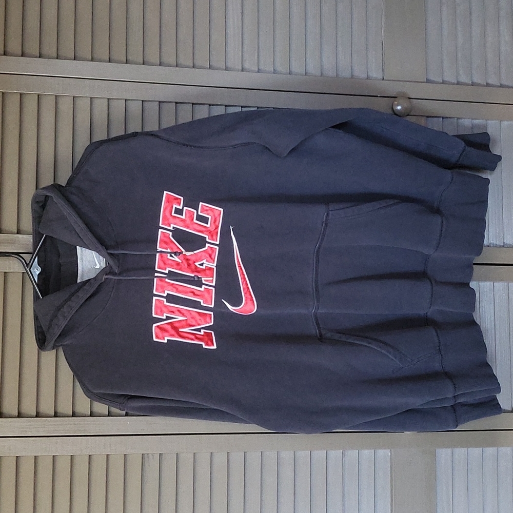 1x Nike hoodie. Runs big